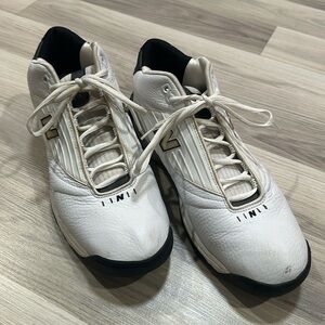 New Balance 885 Sneakers Mens Size 11 White leather Athletic basketball shoes